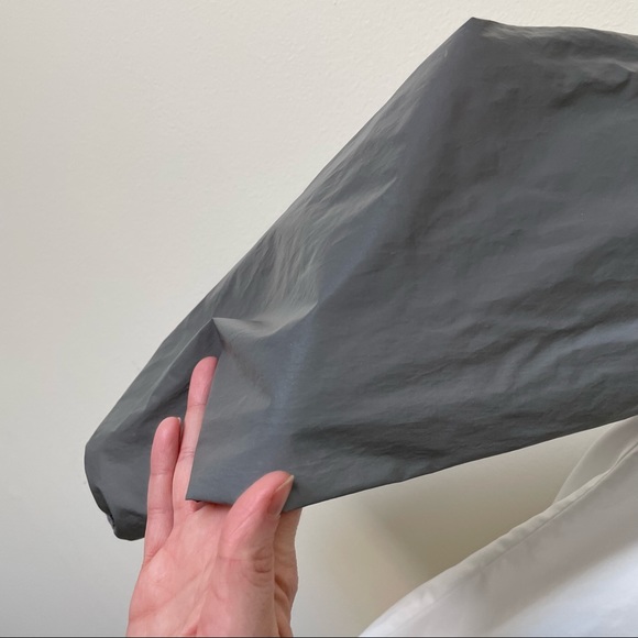 *HOT ITEM* Fila Reflective Running Windbreaker - Picture 4 of 10